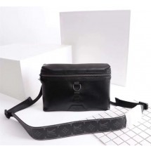 Best Quality Louis vuitton MESSENGER PM M52176 black JK1720xb51